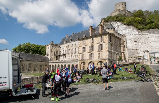 London 2 Paris 24hr cycle sportive. Photo credit : Chris Winter